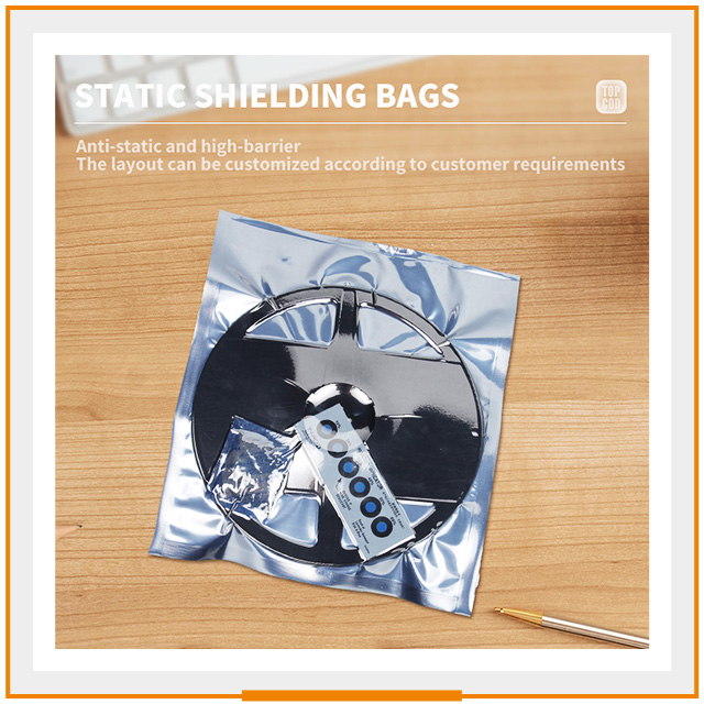 Набор из трех частей электронных компонентов